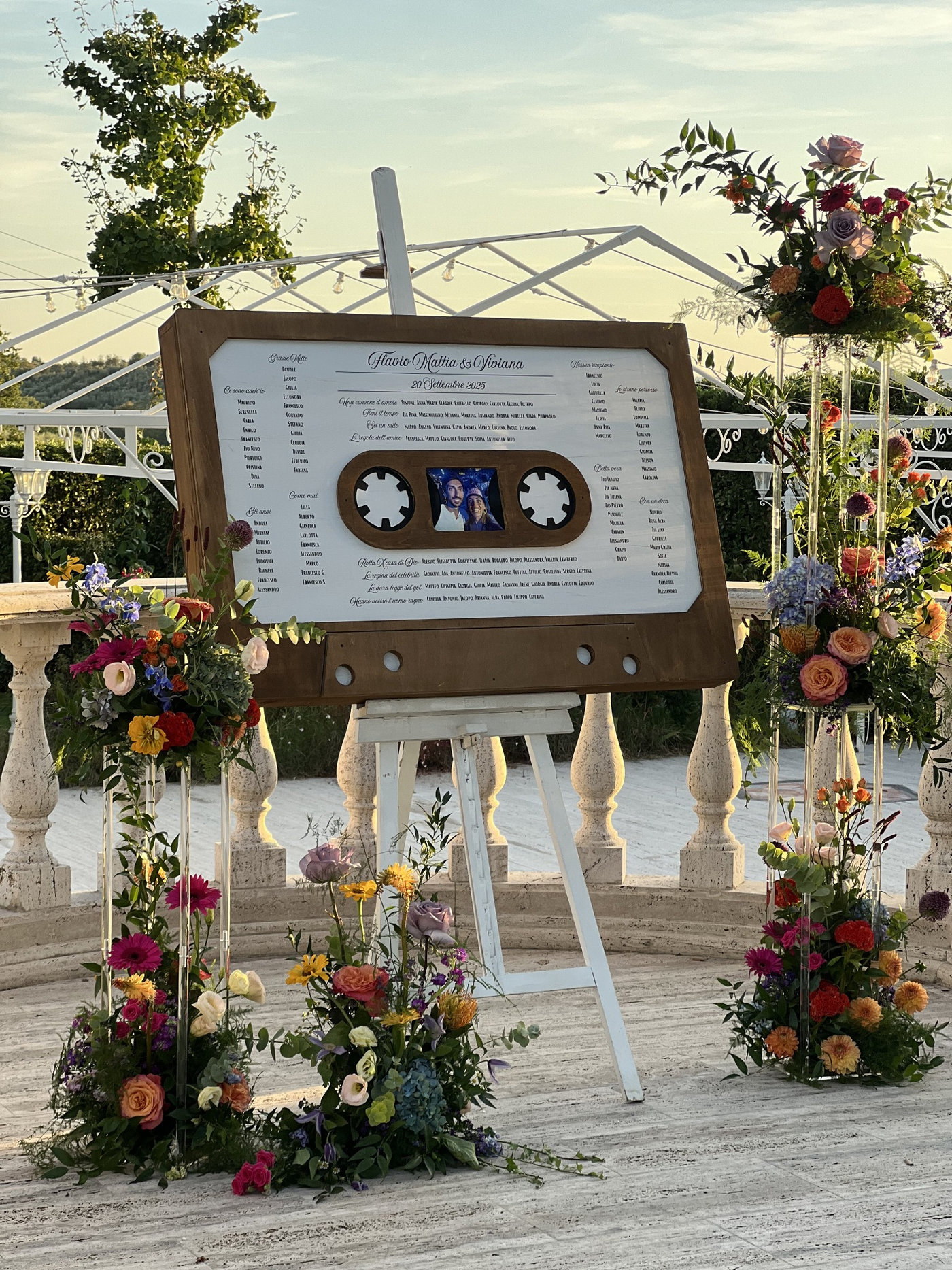 Tableau matrimonio a forma di audiocassetta